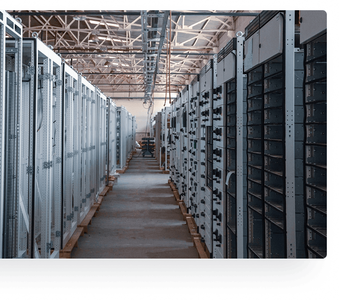 Energy storage facility with battery systems